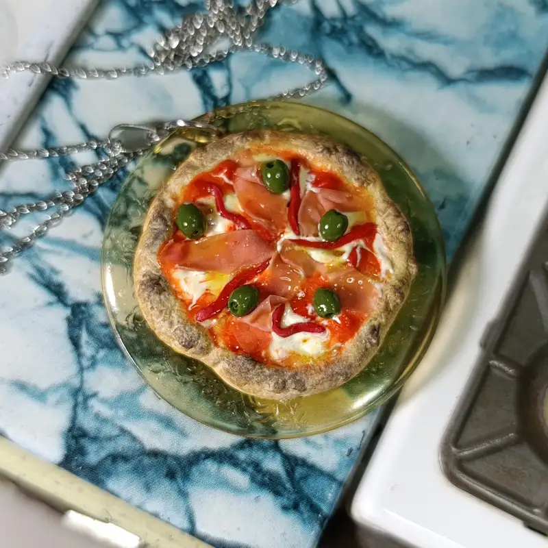 Collar Pizza Especial (plato color ambar)